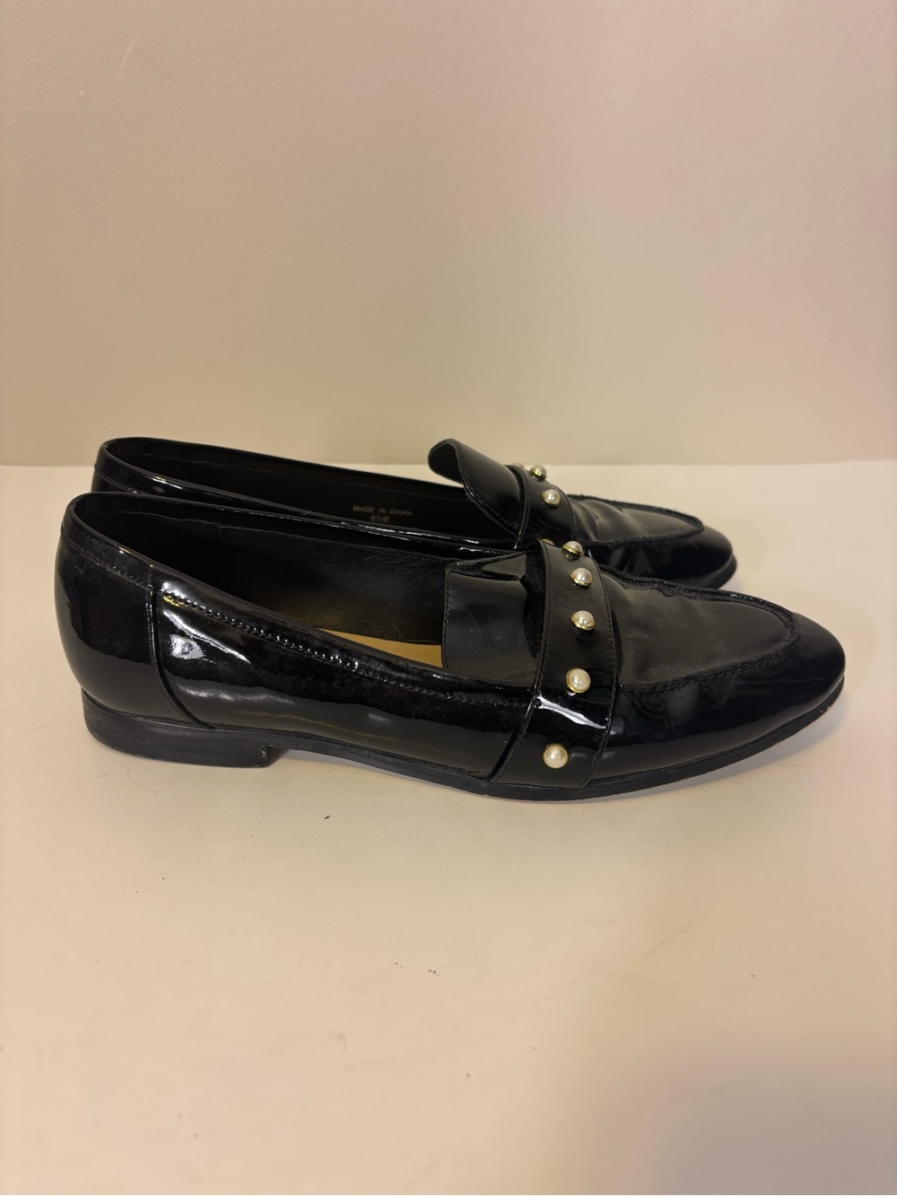 Kate Spade Black Patent Leather Pearl-Accent Women's Loafers 8.5 - Picture 2 of 9